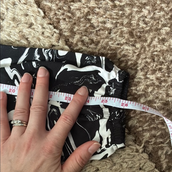 b. young Black and White Boxy Graphic Long Sleeve Blouse - Picture 16 of 16